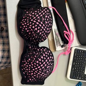 Bandeau with removable straps black and pink